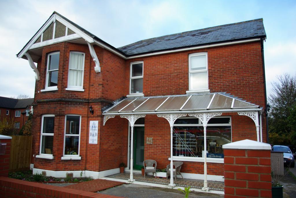 Old Church House Newport  Luaran gambar